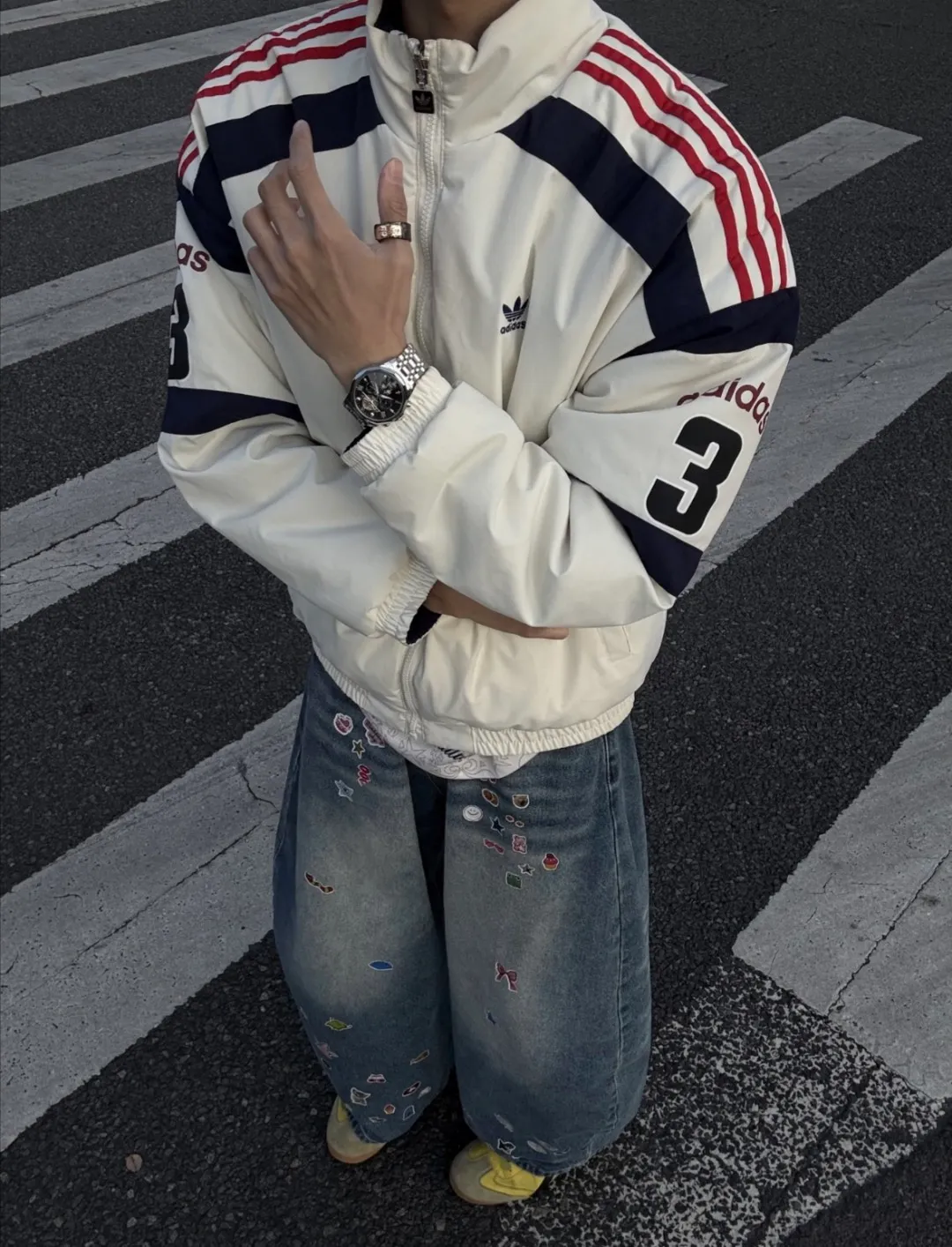 Rendering of upper body without watermark/reversible thin jacket📝𝟭𝟬𝟲𝟴𝟳# Exclusive real shot/difference between various stolen pictures and online version on the market [Top version·Adidas clover men and women Same Stylel H REV JKT jacket official website synchronization] ✅Full set of 1:1 customized accessories ➕Customized three-label ➕𝗬𝘂𝗮𝗻 version hang tag ➕𝗹𝗼𝗴𝗼 packaging bag🔥 ➕Scan the tag to enter the official website. ✅The top version, ins Xiaohongshu has many bloggers wearing it. ✅Adi’s absolute Hot Sale star Same Style details are online, feel free to compare! Classic embroidery on the chest, fixed color and classic three-bar stripes, Classic will never go out of style! Versatile is not picky, the original model is perfect for the upper body, so buy it with your eyes closed! "Self-view of quality control with real photos of store owner's details" What you see is what you get # Full text real photos 📷 Never save a penny of cost! ! ! ⭕The high version of the best products🐮is different from the junk products in the market🗯️The same picture but different prices means different versions. ❌Don’t be fooled by the same copywriters and pirated pictures from outside that mix and distribute high-luxury pictures at low prices. After comparing the quality, you will know where the gap is. Don’t lie. I don’t guarantee that my products are the cheapest, but I definitely guarantee that they are worth every penny of your hard-earned money! ‼ ️We don’t slash prices or lower prices, we supply products with heart and only make high-end versions!!! Breasts Jimei must see the details of my home clearly, the pictures of my home are all taken by the owner himself❤️ Color: Black White Size: S-XXL